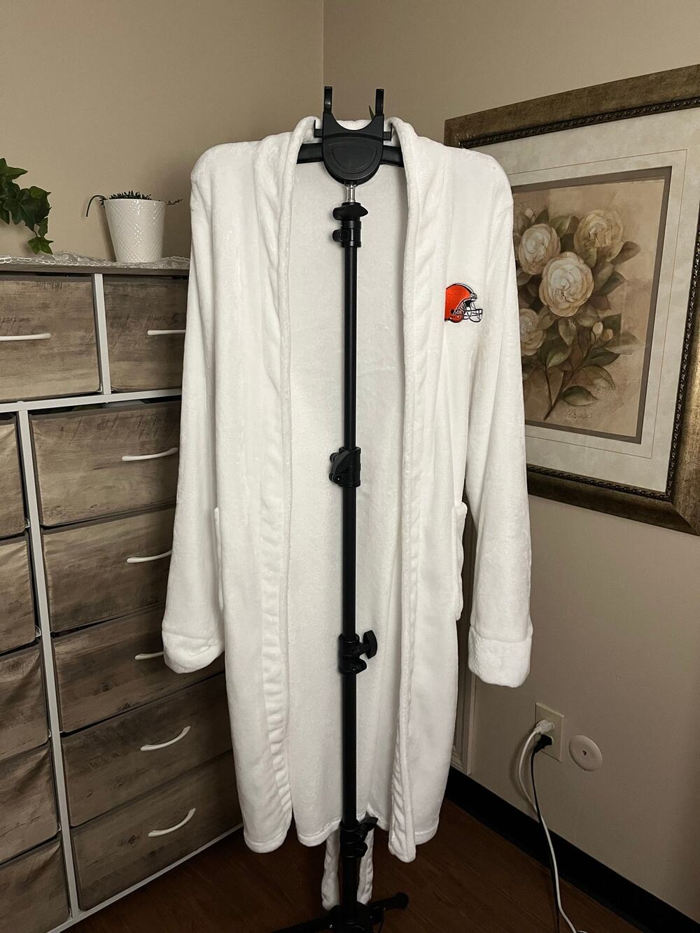 Cleveland Browns NFL Northwest White Plush Fleece Bathrobe – Medium (Estimated)